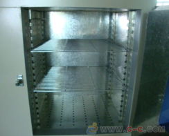 廣東食品烘焙箱與云南中藥材烘干箱的融合應(yīng)用 食品烘烤設(shè)備的新視角